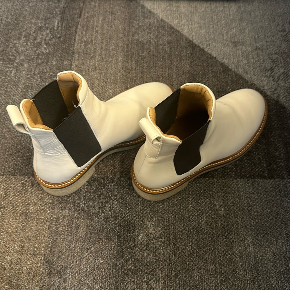 Everlane Chelsea lug boot in size 6